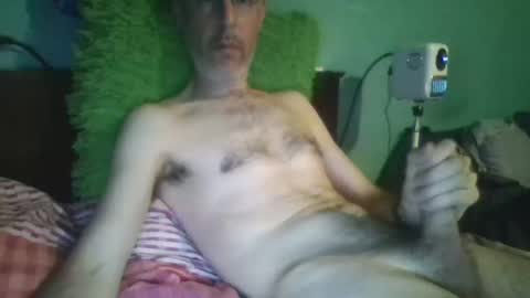 reyes_albert2006 online show from April 3, 2026, 8:29 pm