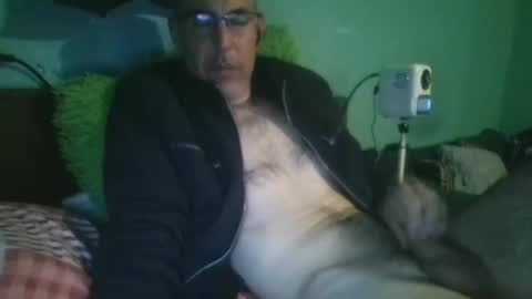 Snapshot of reyes_albert2006 chatting on April 19, 2026, 6:10 pm reyes_albert2006 online show from April 19, 2026, 6:10 pm