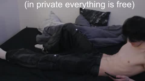 reyreyclub online show from February 7, 2025, 7:50 am