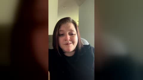 Snapshot of riah_babbie chatting on May 11, 2026, 4:04 pm riah_babbie online show from May 11, 2026, 4:04 pm