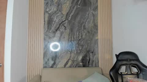 Riana online show from October 5, 2025, 4:49 pm