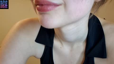 Luna online show from March 19, 2026, 5:39 pm