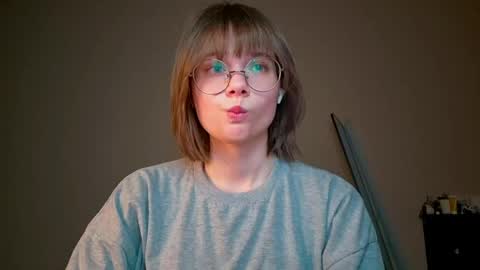 Snapshot of richardlundsten chatting on May 4, 2026, 7:32 pm Luna online show from May 4, 2026, 7:32 pm