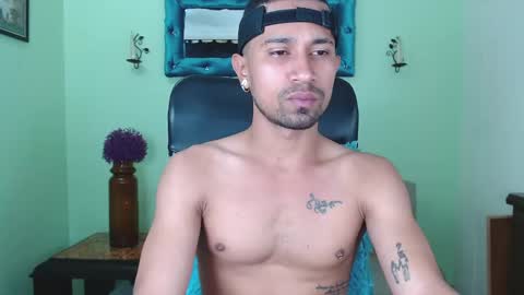 Snapshot of richardwithe_ chatting on March 25, 2026, 12:11 pm Richard online show from March 25, 2026, 12:11 pm