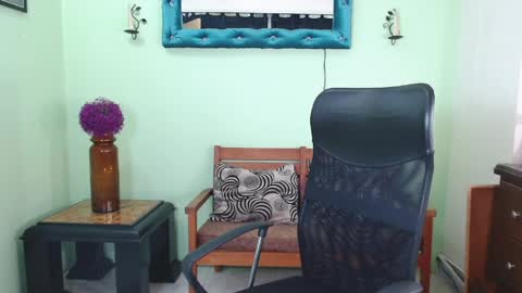 Snapshot of richardwithe_ chatting on April 7, 2026, 11:54 am Richard online show from April 7, 2026, 11:54 am