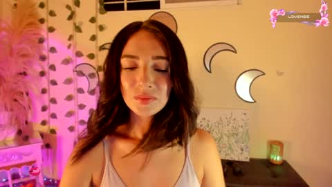 Independent model online show from December 13, 2024, 4:33 am