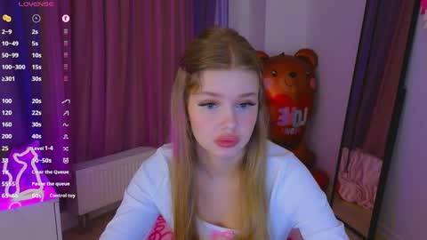 Rina online show from April 8, 2026, 8:53 pm