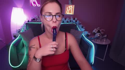 Snapshot of rikaraily chatting on January 7, 2025, 8:56 am Rika online show from January 7, 2025, 8:56 am