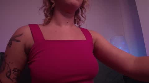 Snapshot of rikaraily chatting on February 7, 2025, 11:01 am Rika online show from February 7, 2025, 11:01 am