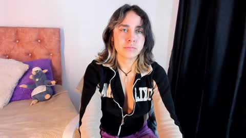 Snapshot of riley_colors chatting on January 25, 2025, 9:04 pm Riley online show from January 25, 2025, 9:04 pm