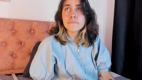 Snapshot of riley_colors chatting on March 4, 2025, 9:00 pm Riley online show from March 4, 2025, 9:00 pm