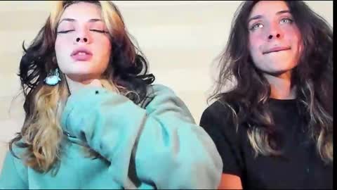 Snapshot of riley_colors chatting on December 14, 2025, 5:24 am Riley online show from December 14, 2025, 5:24 am