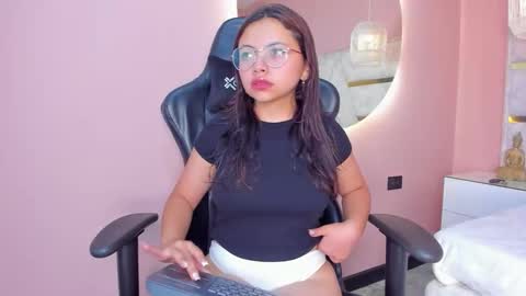 Snapshot of riley_flirt chatting on January 10, 2026, 10:39 am Riley online show from January 10, 2026, 10:39 am