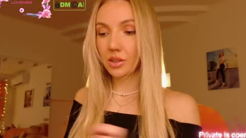 Snapshot of rina_asty chatting on April 5, 2026, 5:10 pm Rina Asty online show from April 5, 2026, 5:10 pm