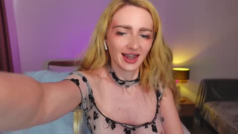 Snapshot of rinacandy chatting on December 18, 2024, 5:37 am SweetRina online show from December 18, 2024, 5:37 am