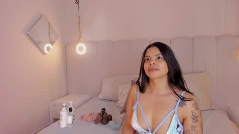 Riri Candy online show from April 12, 2026, 3:33 am