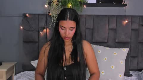 Snapshot of ririibrunette__ chatting on September 17, 2025, 7:48 pm RIRI online show from September 17, 2025, 7:48 pm