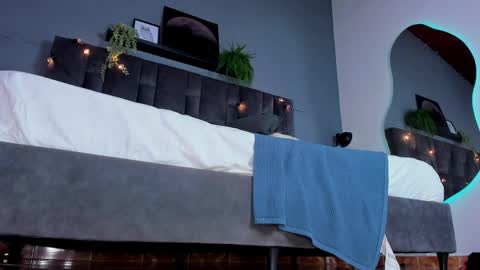 RIRI  online show from April 9, 2026, 8:25 pm