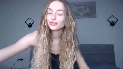 Snapshot of rita_orra chatting on December 2, 2025, 9:03 am Rita online show from December 2, 2025, 9:03 am