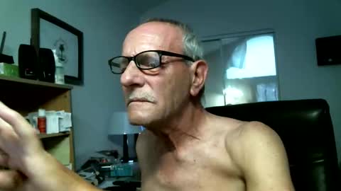 Snapshot of rjm2023 chatting on April 24, 2026, 11:12 am Bobby online show from April 24, 2026, 11:12 am