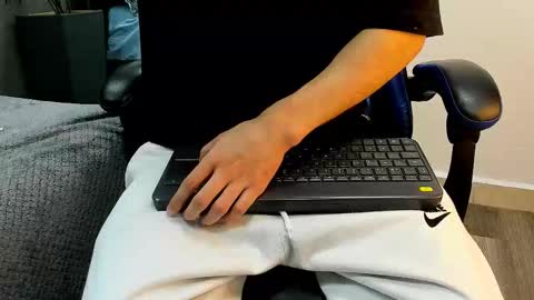 Roan Birkin online show from November 3, 2025, 7:04 pm