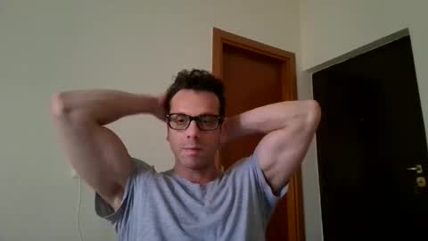 roberpierre_ho online show from May 13, 2026, 8:34 am