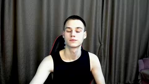 robert10211 online show from December 15, 2025, 2:49 am