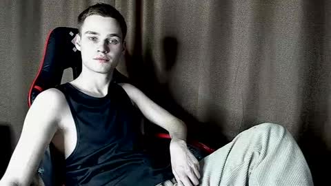 robert10211 online show from March 28, 2026, 11:04 pm