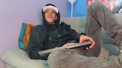 robert_kingg online show from December 22, 2024, 3:44 pm