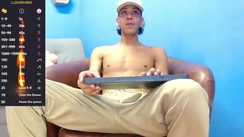 robert_kingg online show from October 6, 2025, 7:22 pm