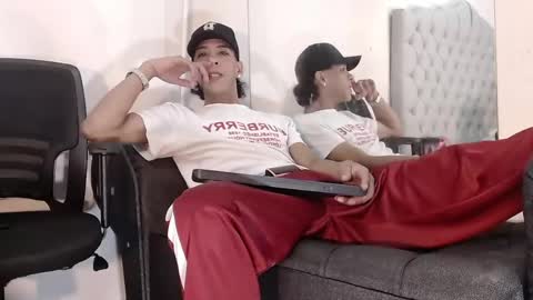 robert_kingg online show from May 15, 2026, 7:10 pm