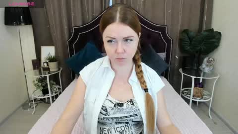 Snapshot of robertamorelly chatting on December 3, 2024, 5:42 am Betty online show from December 3, 2024, 5:42 am