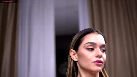 Roberta online show from October 15, 2025, 9:09 am