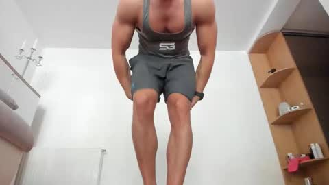 Snapshot of roberto4ever chatting on October 23, 2025, 12:59 pm roberto4ever online show from October 23, 2025, 12:59 pm