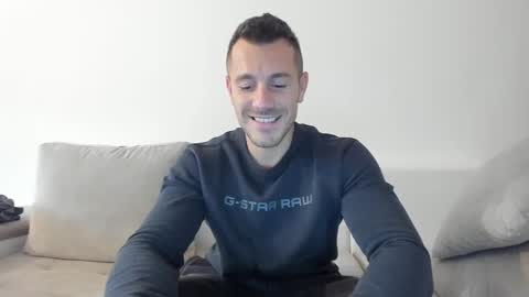 Snapshot of roberto4ever chatting on October 24, 2025, 1:29 pm roberto4ever online show from October 24, 2025, 1:29 pm