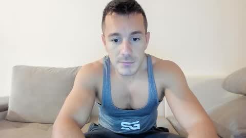 Snapshot of roberto4ever chatting on October 25, 2025, 5:04 am roberto4ever online show from October 25, 2025, 5:04 am