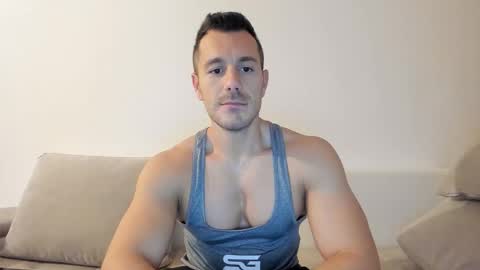 Snapshot of roberto4ever chatting on October 28, 2025, 5:11 am roberto4ever online show from October 28, 2025, 5:11 am