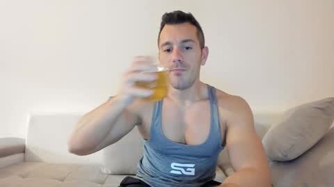 Snapshot of roberto4ever chatting on October 30, 2025, 4:58 am roberto4ever online show from October 30, 2025, 4:58 am