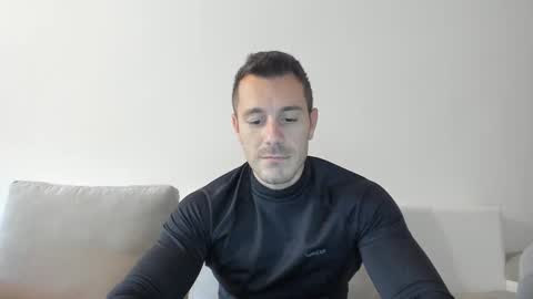 Snapshot of roberto4ever chatting on October 31, 2025, 1:45 pm roberto4ever online show from October 31, 2025, 1:45 pm