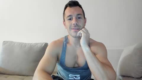 Snapshot of roberto4ever chatting on November 3, 2025, 5:31 am roberto4ever online show from November 3, 2025, 5:31 am