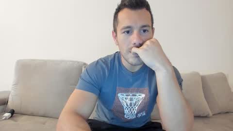 Snapshot of roberto4ever chatting on November 8, 2025, 5:51 am roberto4ever online show from November 8, 2025, 5:51 am