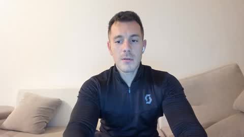 Snapshot of roberto4ever chatting on November 13, 2025, 4:06 pm roberto4ever online show from November 13, 2025, 4:06 pm