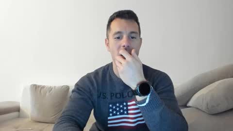 Snapshot of roberto4ever chatting on November 18, 2025, 1:04 pm roberto4ever online show from November 18, 2025, 1:04 pm