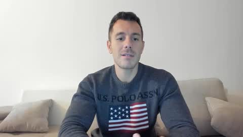 Snapshot of roberto4ever chatting on November 19, 2025, 10:15 am roberto4ever online show from November 19, 2025, 10:15 am