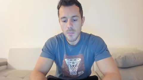 Snapshot of roberto4ever chatting on November 23, 2025, 6:35 am roberto4ever online show from November 23, 2025, 6:35 am