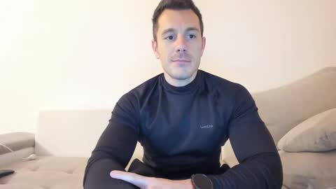 Snapshot of roberto4ever chatting on November 25, 2025, 4:18 pm roberto4ever online show from November 25, 2025, 4:18 pm