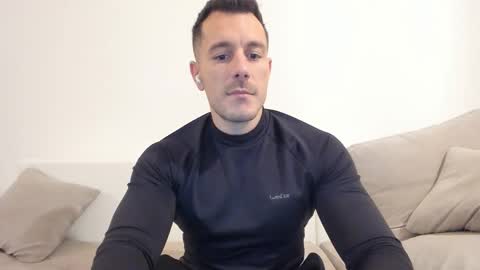 Snapshot of roberto4ever chatting on November 27, 2025, 4:31 pm roberto4ever online show from November 27, 2025, 4:31 pm