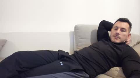 Snapshot of roberto4ever chatting on November 28, 2025, 5:26 pm roberto4ever online show from November 28, 2025, 5:26 pm