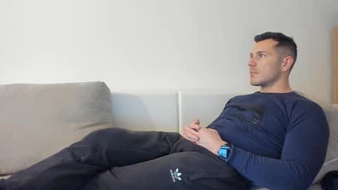 Snapshot of roberto4ever chatting on November 30, 2025, 12:09 pm roberto4ever online show from November 30, 2025, 12:09 pm