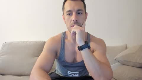 Snapshot of roberto4ever chatting on December 5, 2025, 6:33 am roberto4ever online show from December 5, 2025, 6:33 am